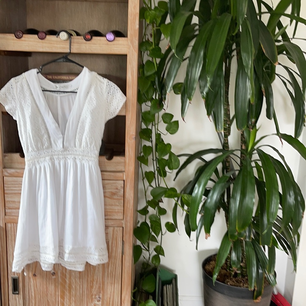 White beach dress 👗